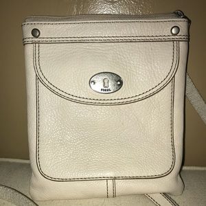 Fossil Leather Crossbody purse in excellent shape!